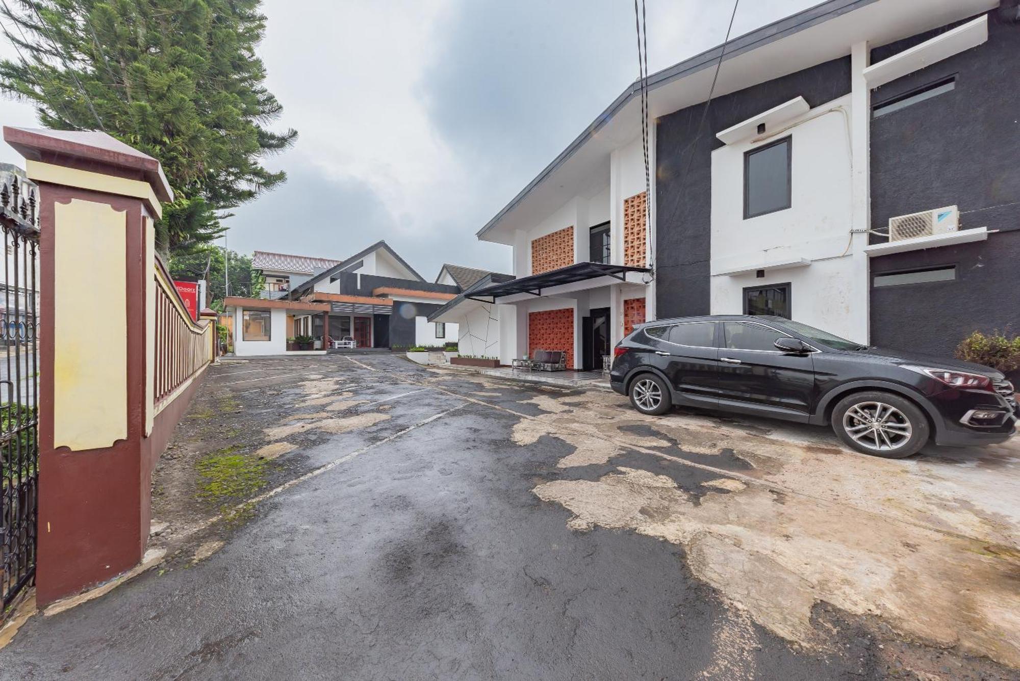ホテル レッドドアーズ ニア アルン-アルン コタ スカブミ エクステリア 写真